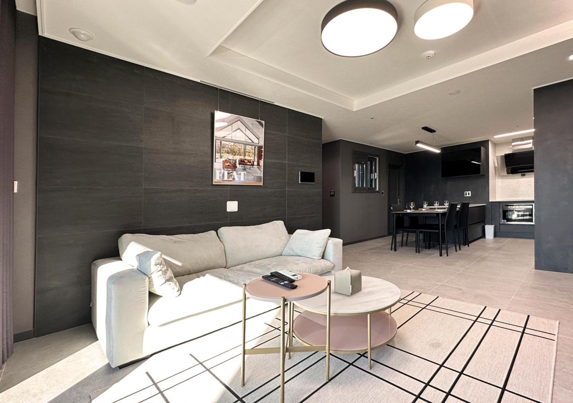 Y Collection By Uh Flat Osiria Aparthotel