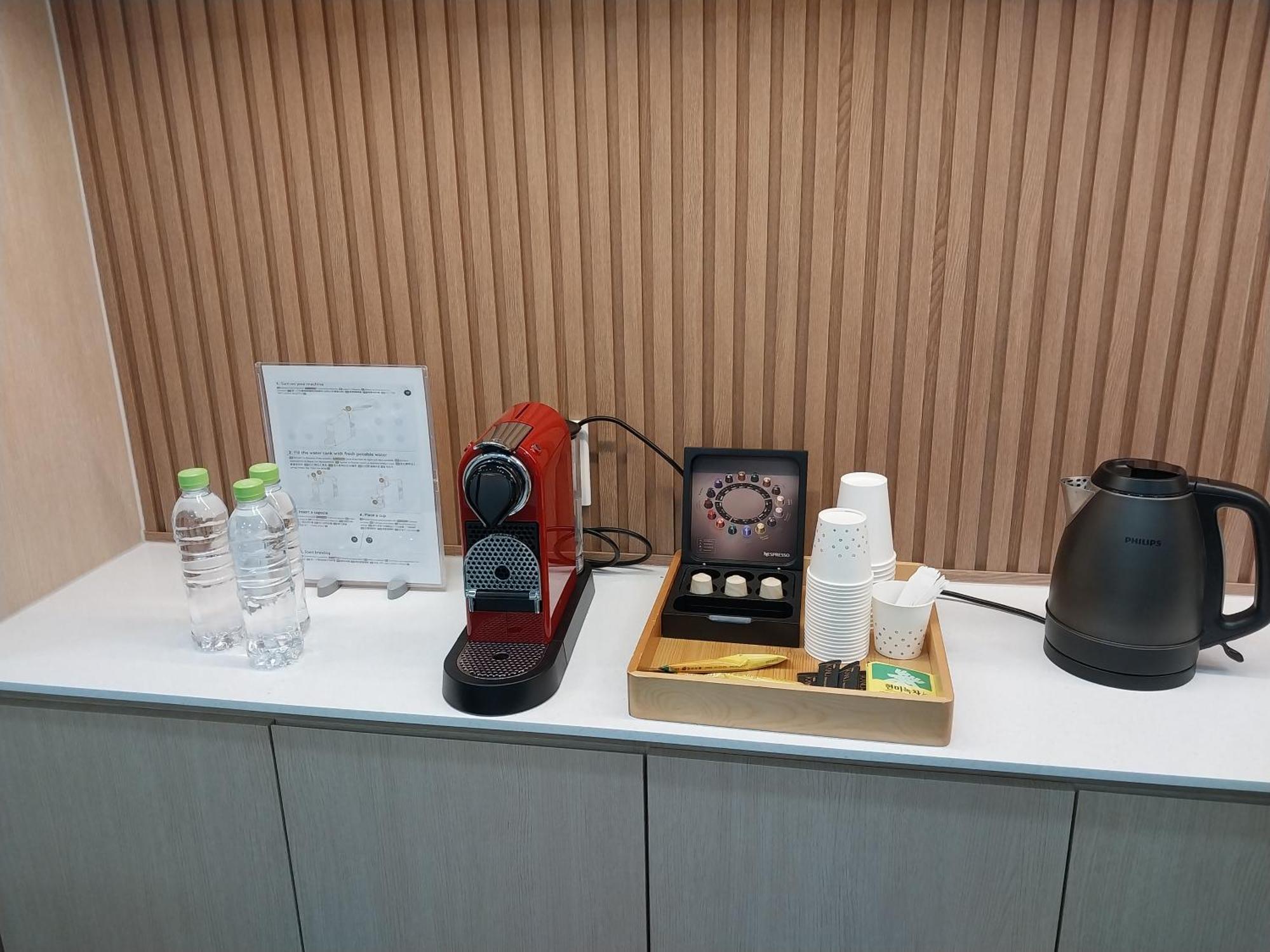 Brown Dot Station Hotel