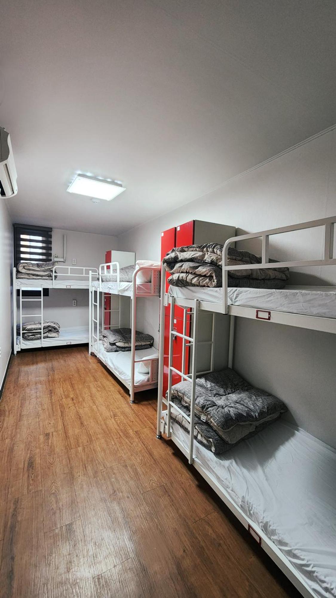 Kimchee Busan Downtown Guesthouse *