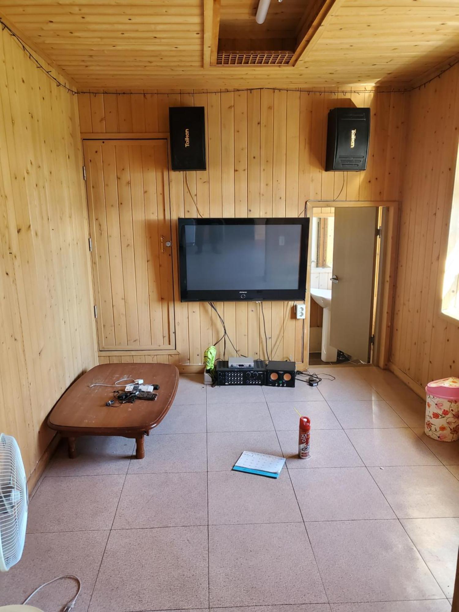 The Act Of Seeing The Sky Guest house Busan