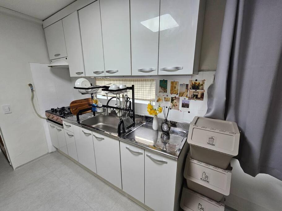 Station 5 Min #choryang Stn 3min #3beds #hotel Bedding #2rooms #new *