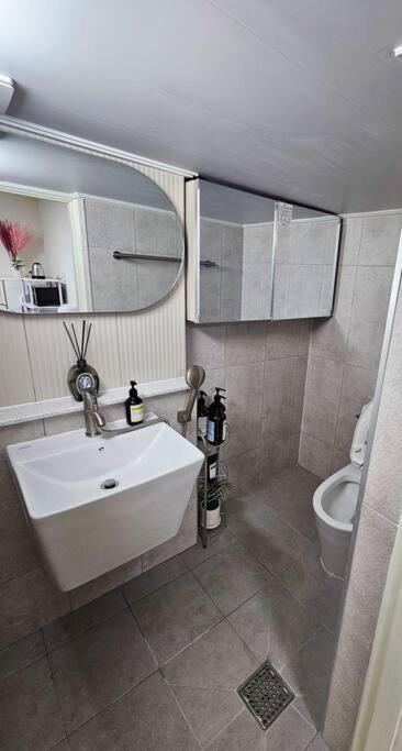 Station 5 Min #choryang Stn 3min #3beds #hotel Bedding #2rooms #new Apartment