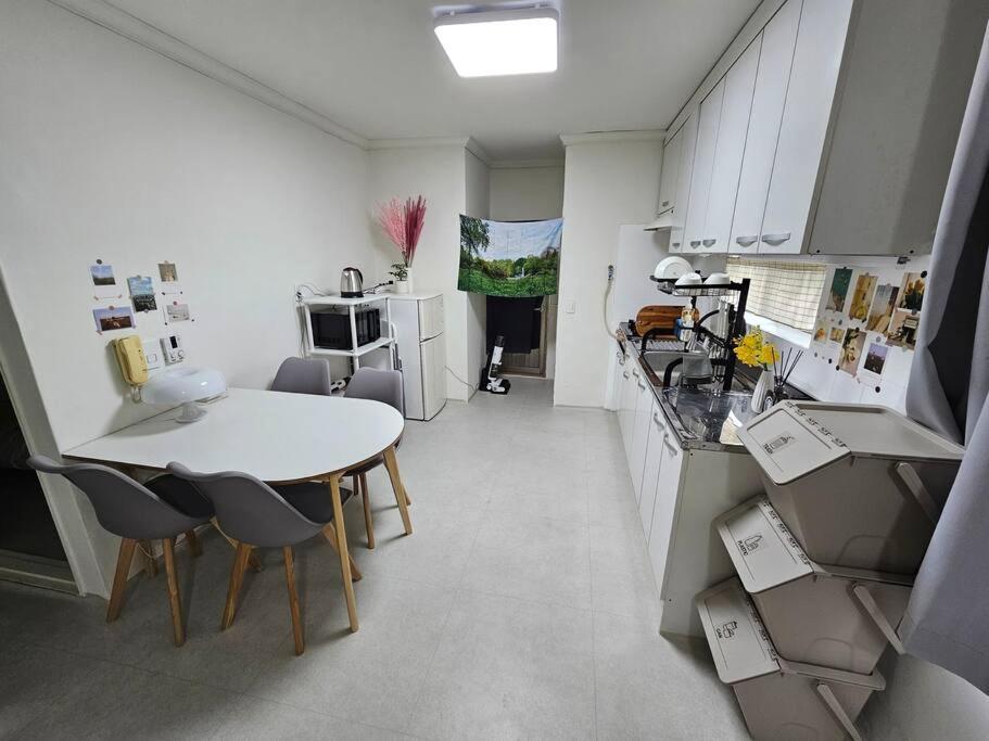 Station 5 Min #choryang Stn 3min #3beds #hotel Bedding #2rooms #new Apartment Busan