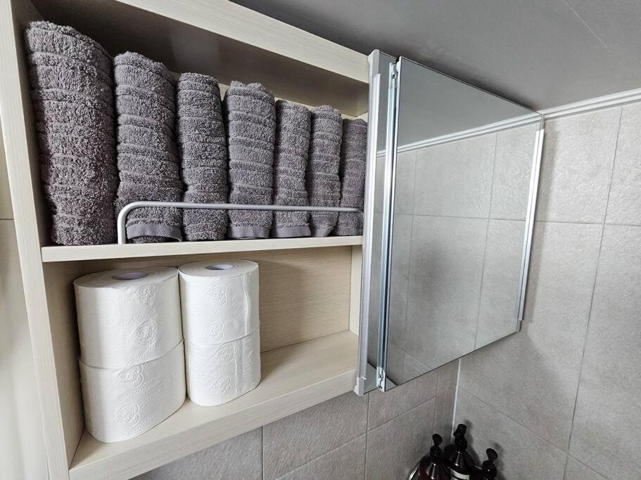 Station 5 Min #choryang Stn 3min #3beds #hotel Bedding #2rooms #new Busan