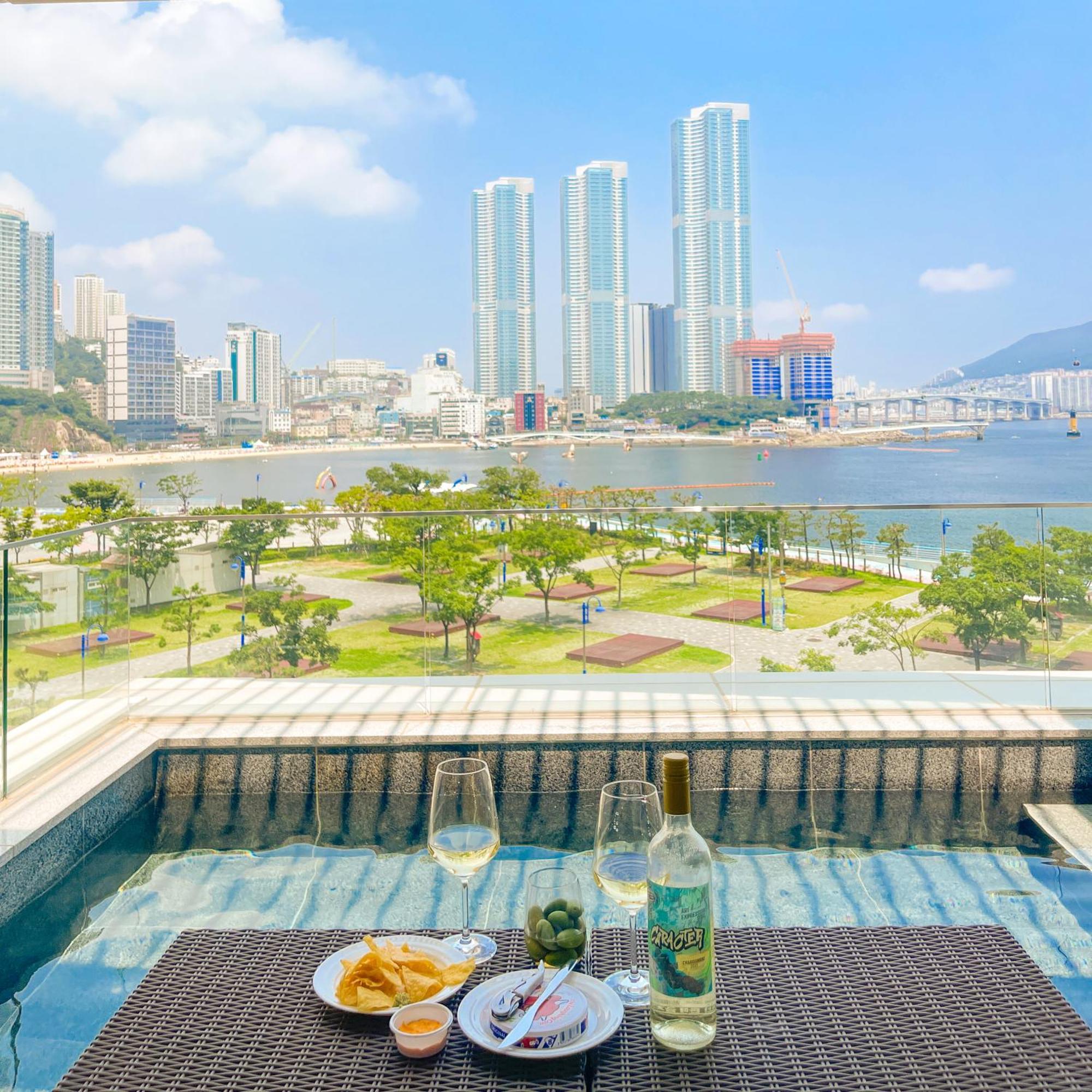 Eternal Blue Poolvilla * Busan
