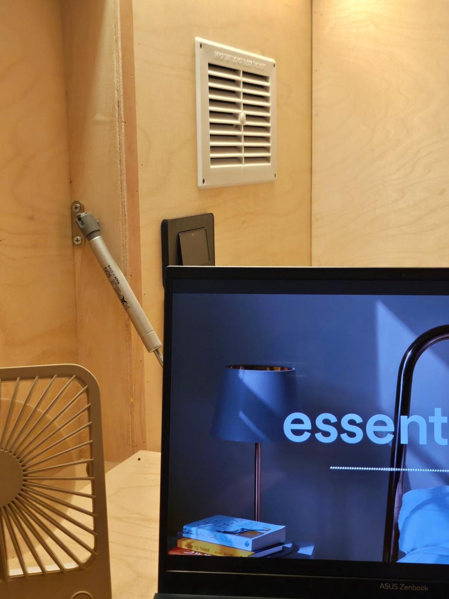 Capsule hotel Travel Light Capsule