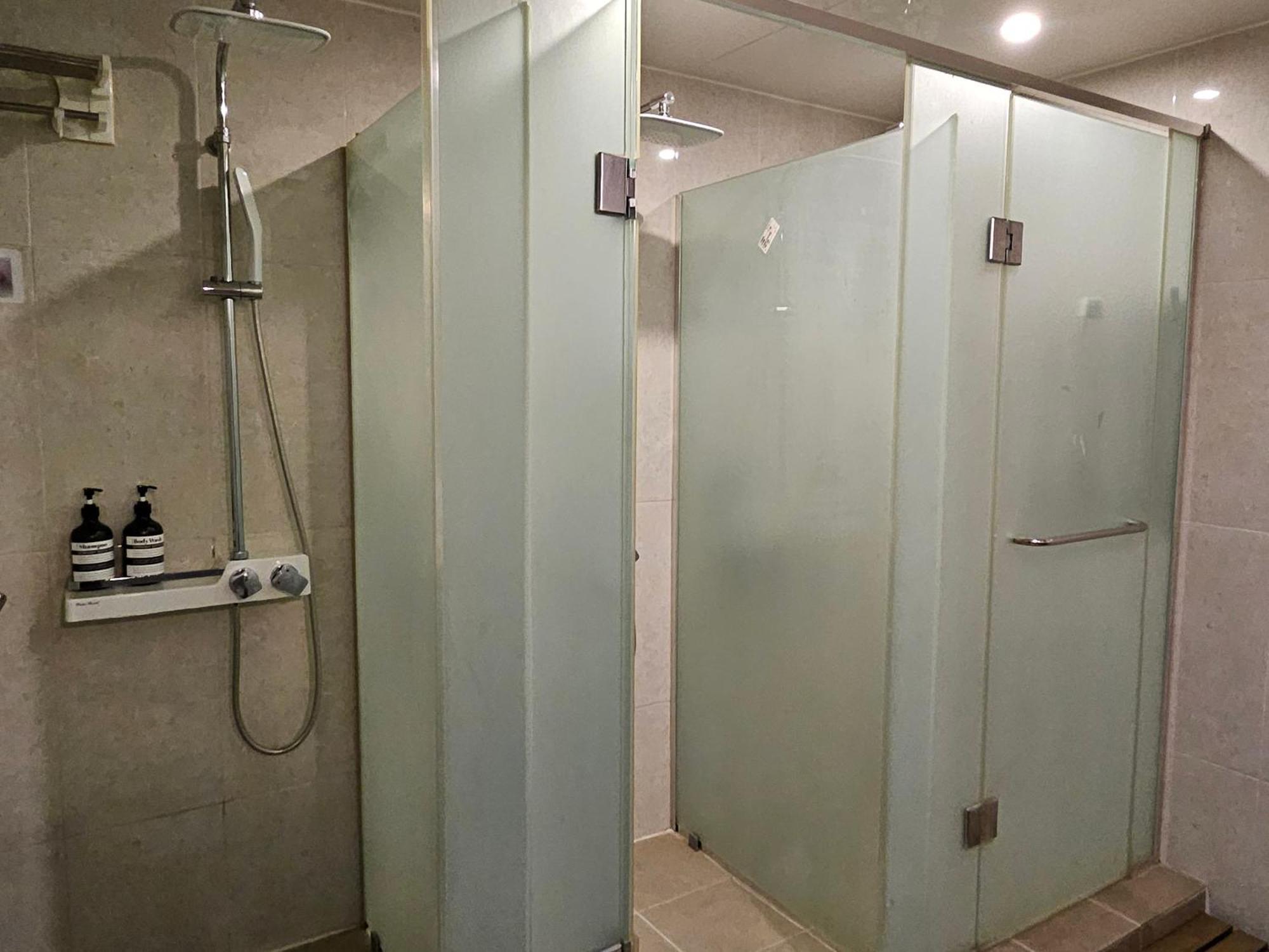 Capsule hotel Travel Light Capsule *