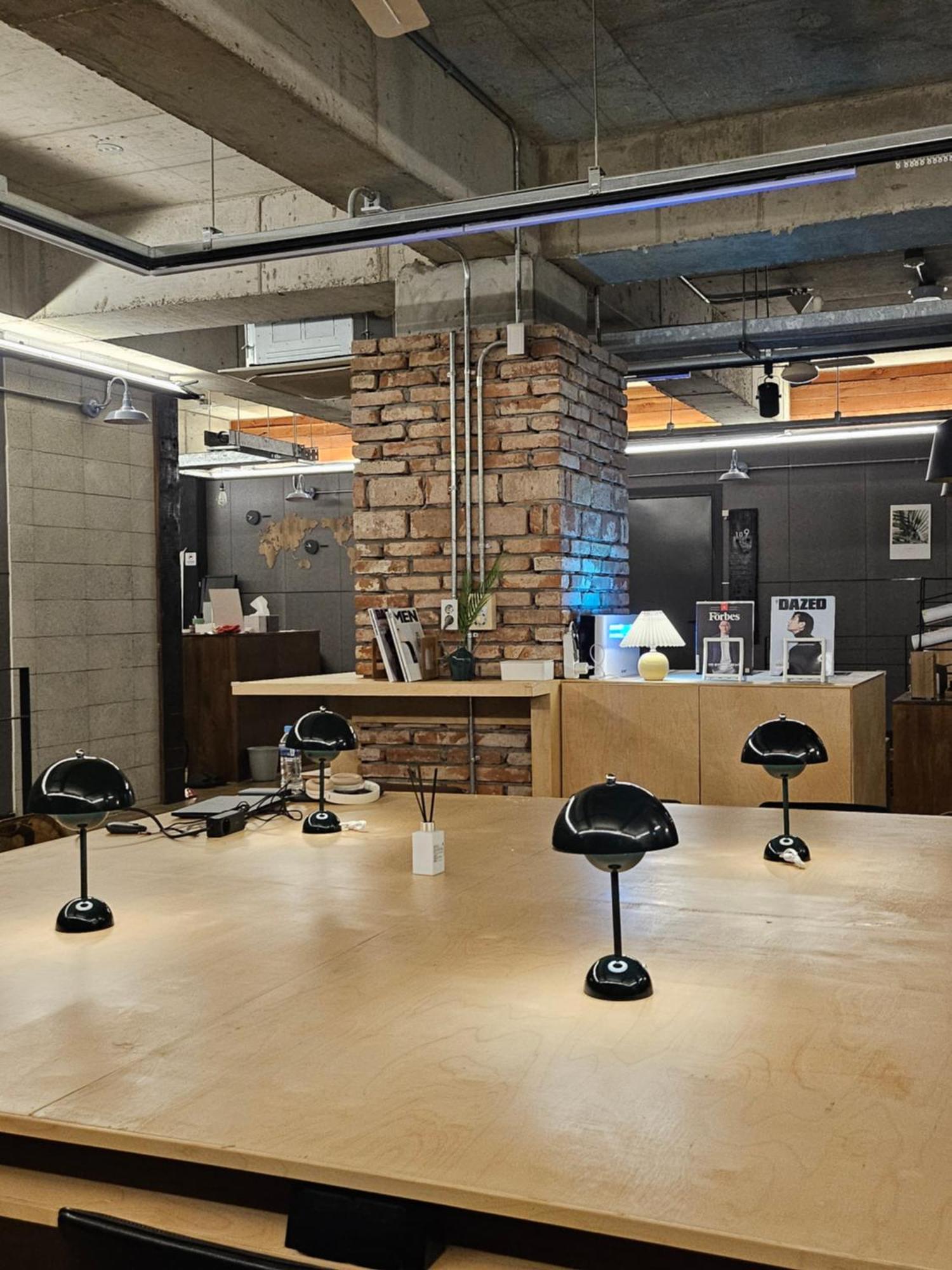 Travel Light Capsule Capsule hotel