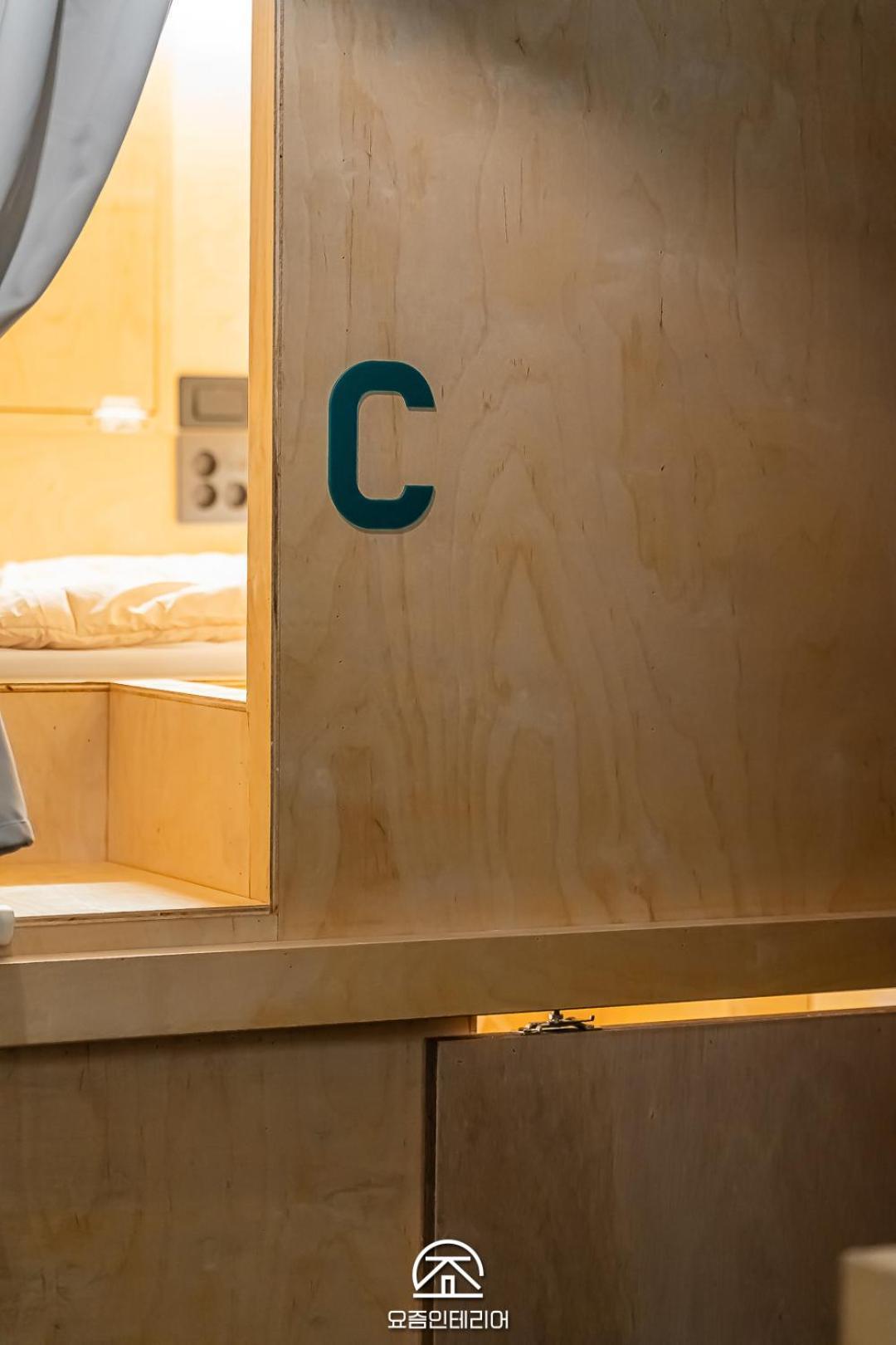 Travel Light Capsule Capsule hotel Busan