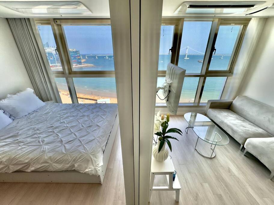 Ocean View Gwangan House * Busan