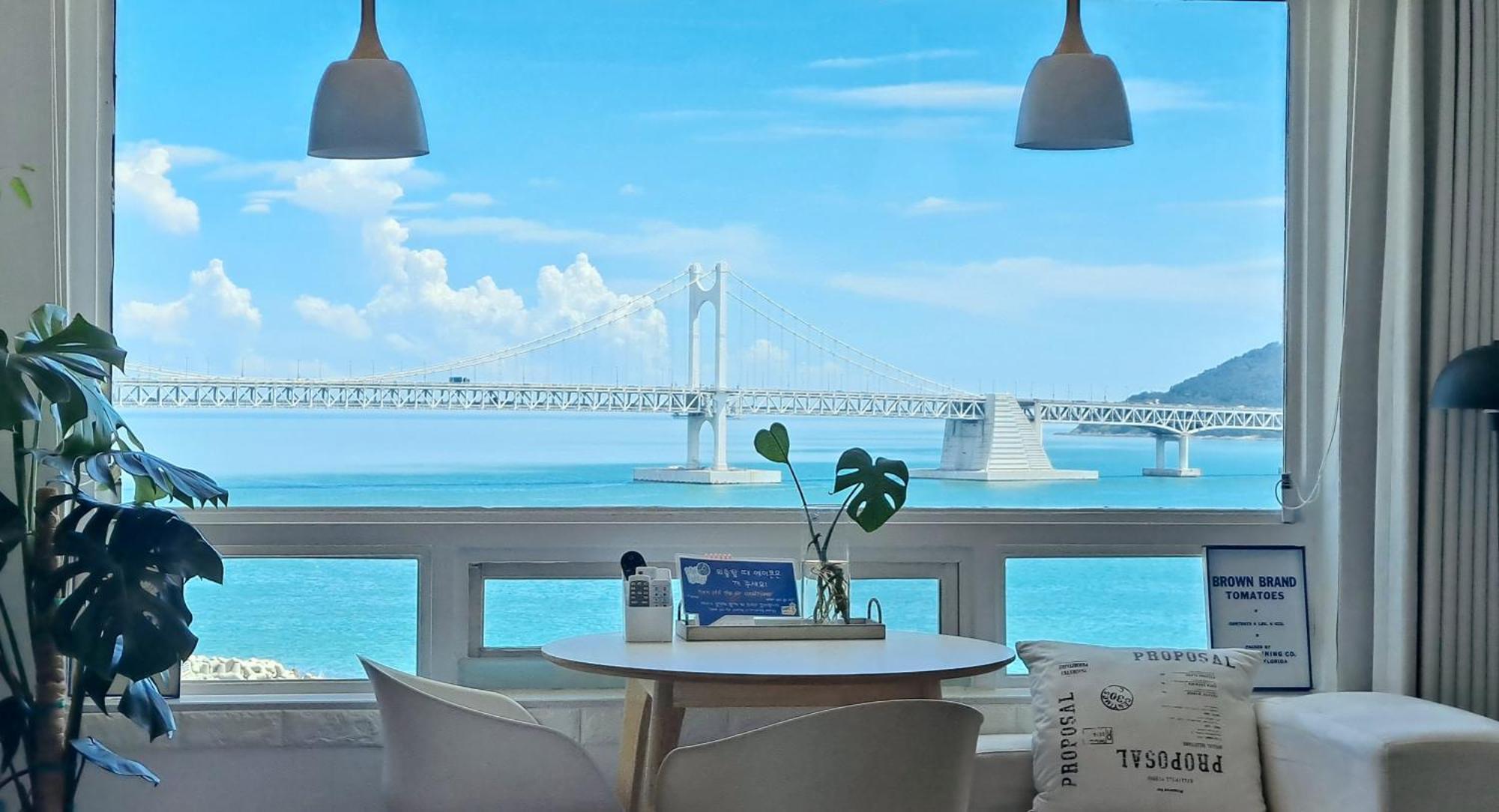 Gangali With View Of Gwangan Bridge Busan