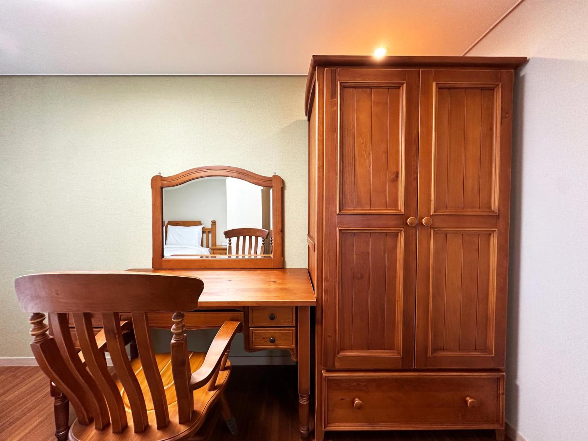Crown Harbor Khách sạn 4*