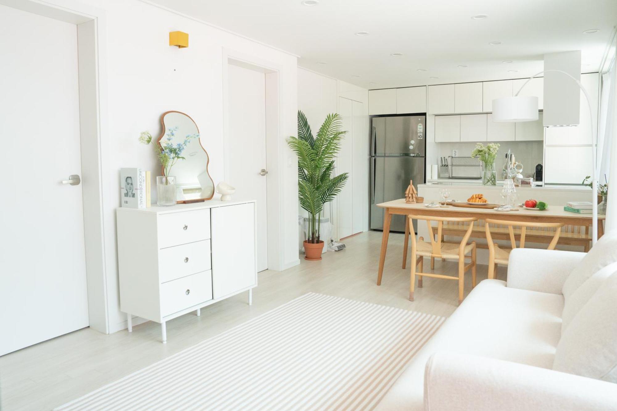 Cream House Apartment