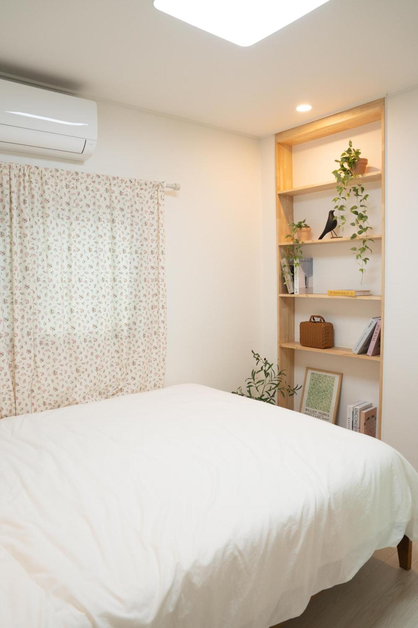 Cream House Apartment *