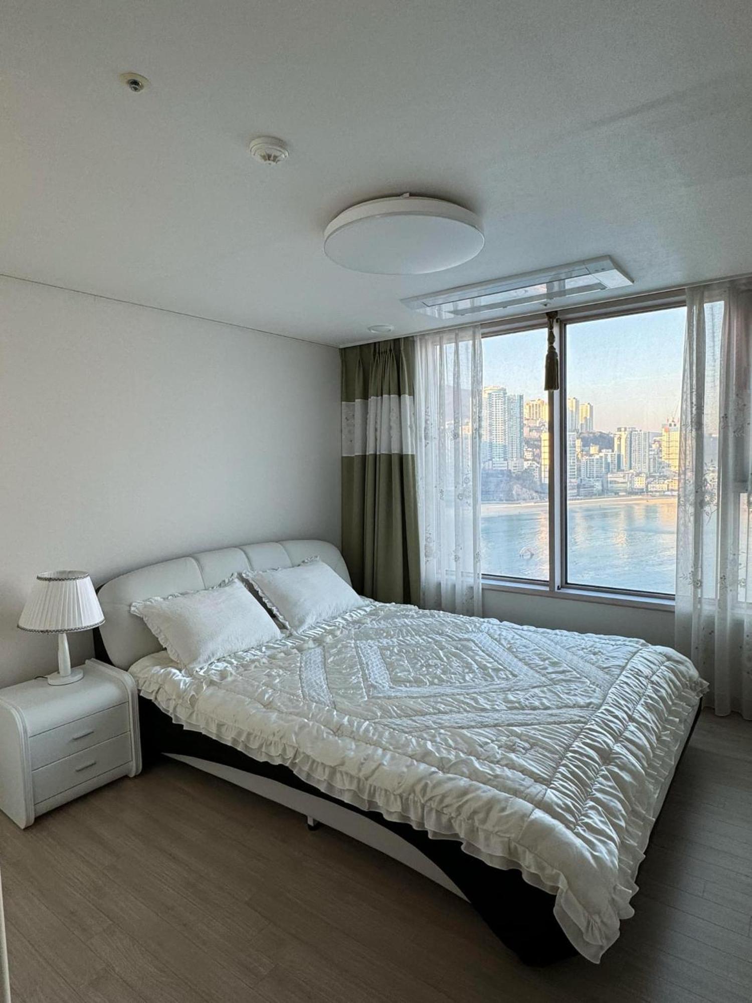 Luxury Ocean View Apartment Busan