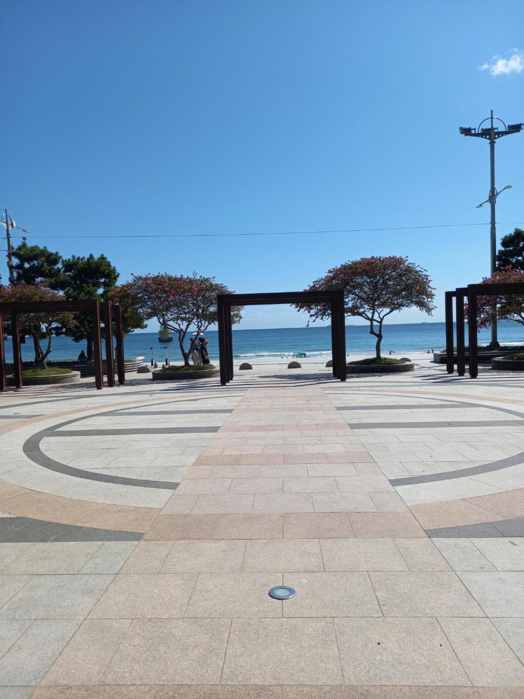 2 Minutes Run To The Sea Only 152m, Special Benefit Of Waterpark 195m Away Apartamento Busan