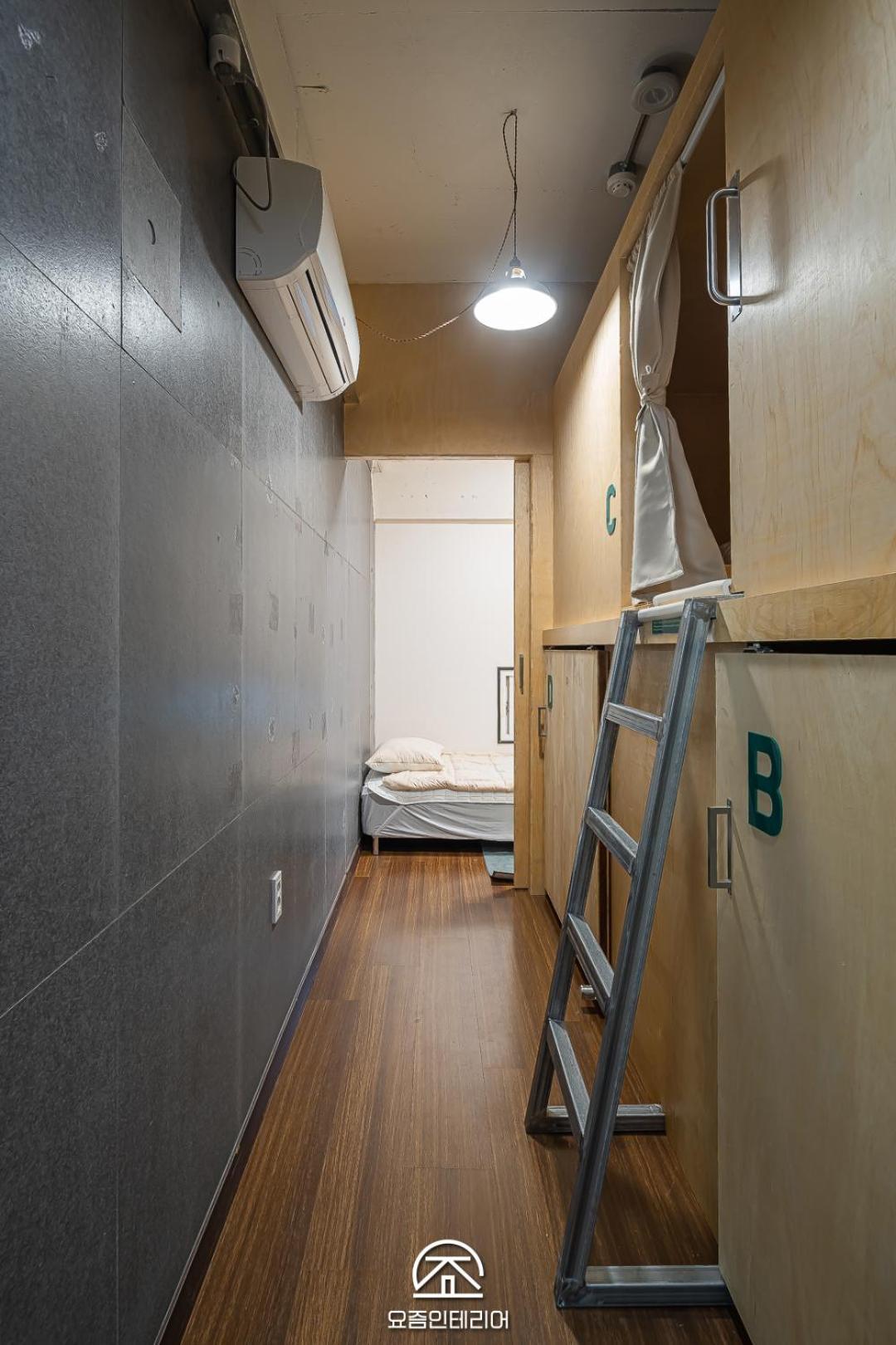 Travel Light Albergue