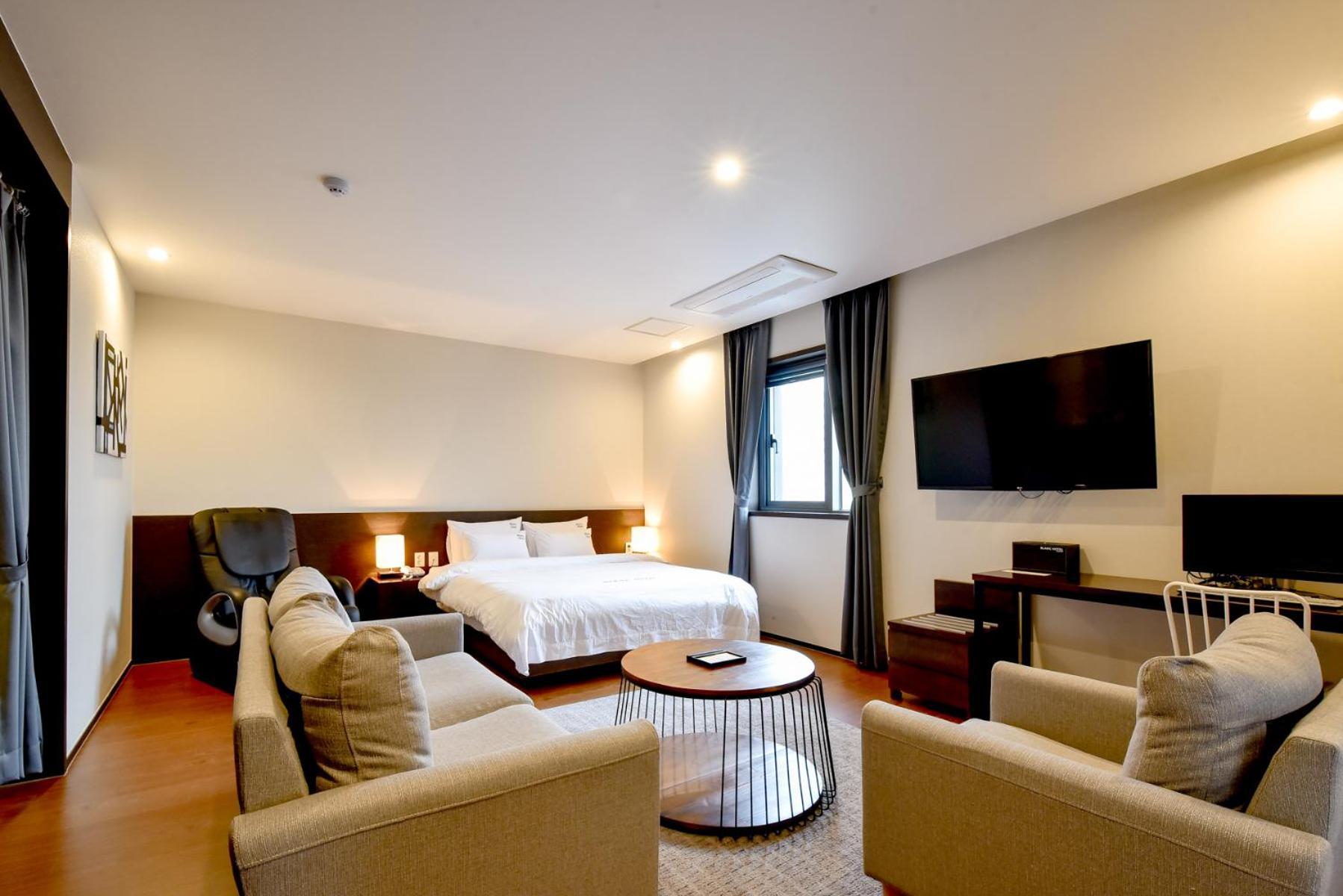 Blanc Business Motel