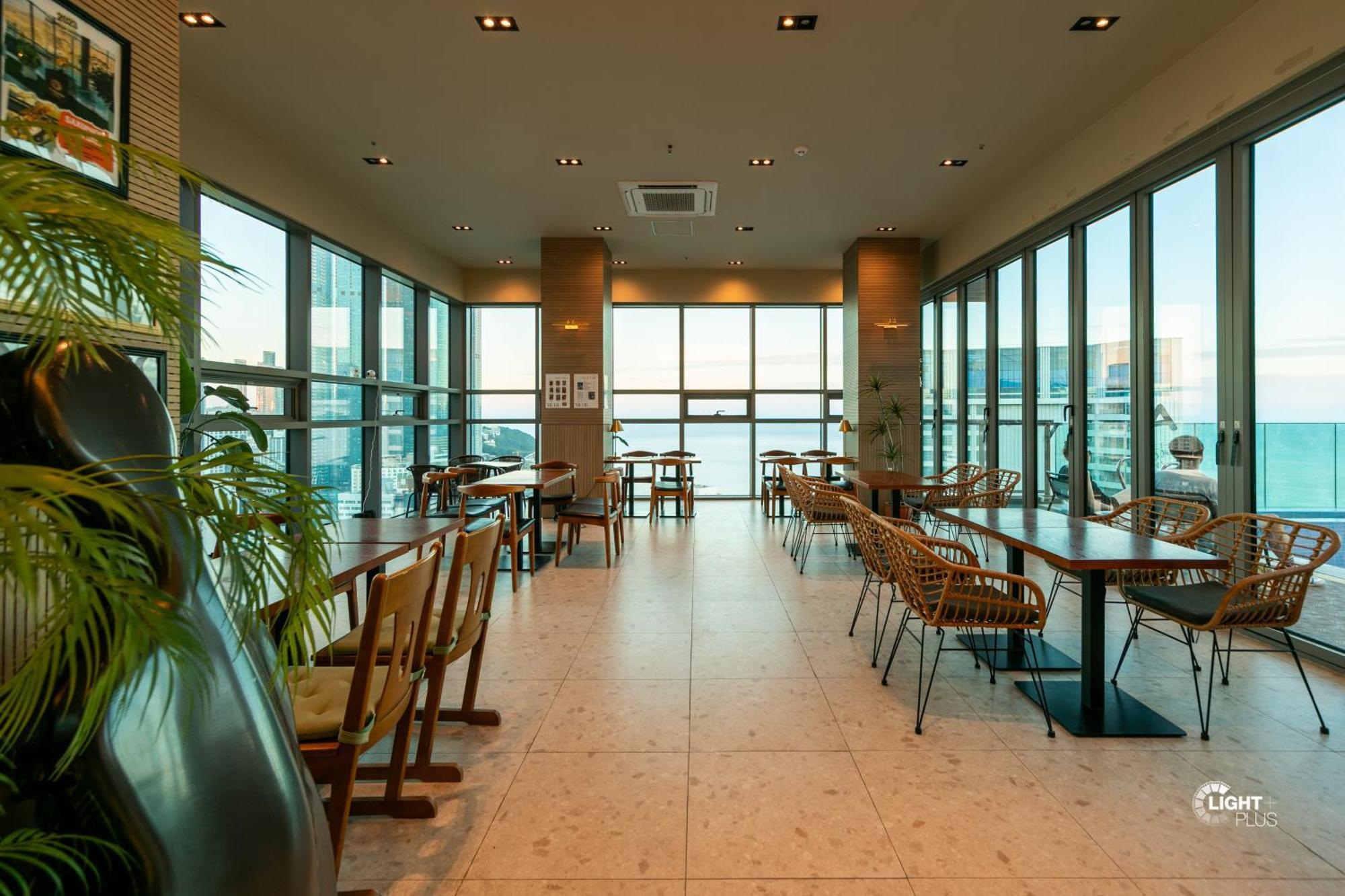 Khách sạn hẻo lánh Mansion216, Haeundae Beach's New Is 2 Minutes Away From Haeundae Station And Offers Luggage Storage Service And Early Check-in, 31st Floor View Busan