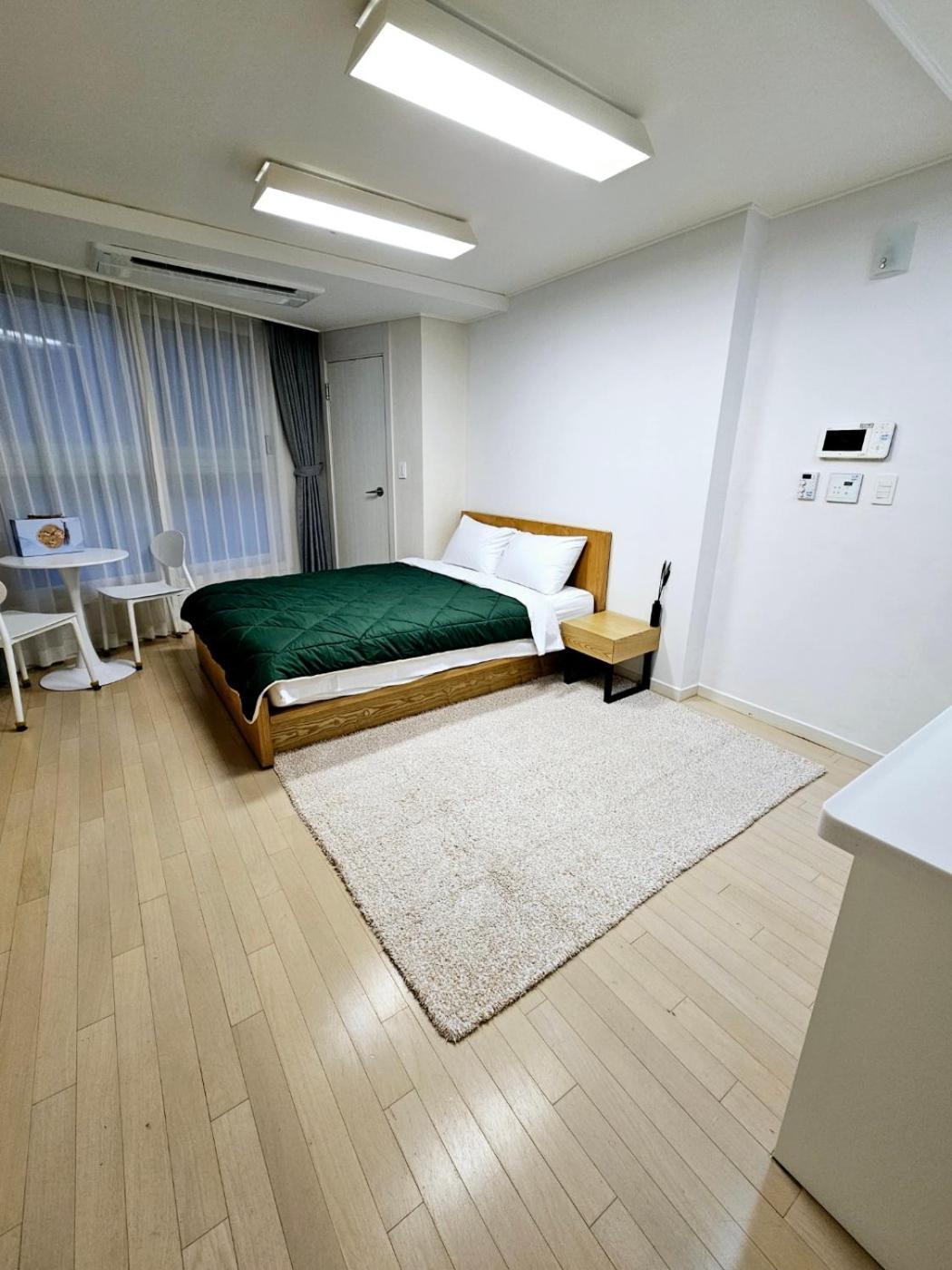 Apartment 40 Queen, 2 Minutes Run To The Beach, Close To The Sea, 5 Minutes To Club D Oasis Swimming Pool, And Long Walk Along The *
