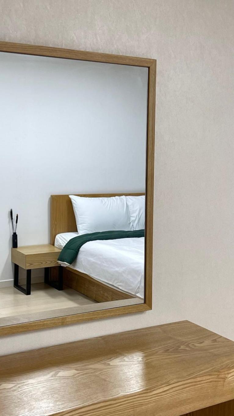 Apartment 40 Queen, 2 Minutes Run To The Beach, Close To The Sea, 5 Minutes To Club D Oasis Swimming Pool, And Long Walk Along The