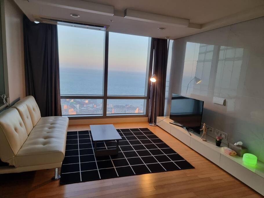 Haedam Stay- Ocean View, High Floor Apartment