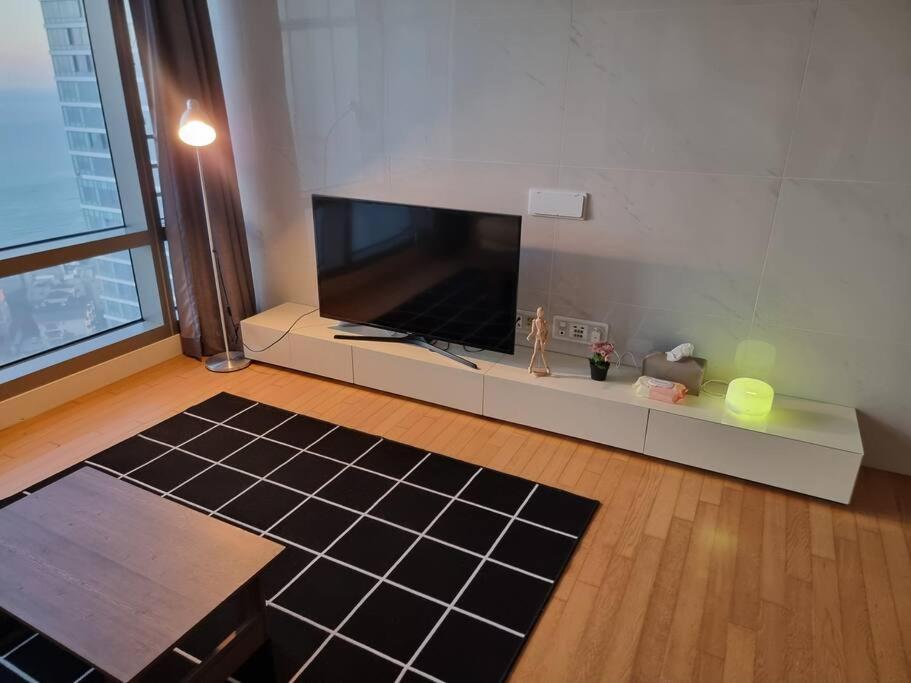Haedam Stay- Ocean View, High Floor Apartment