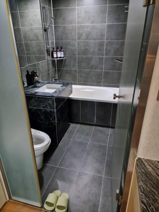 Haedam Stay- Ocean View, High Floor Apartment *