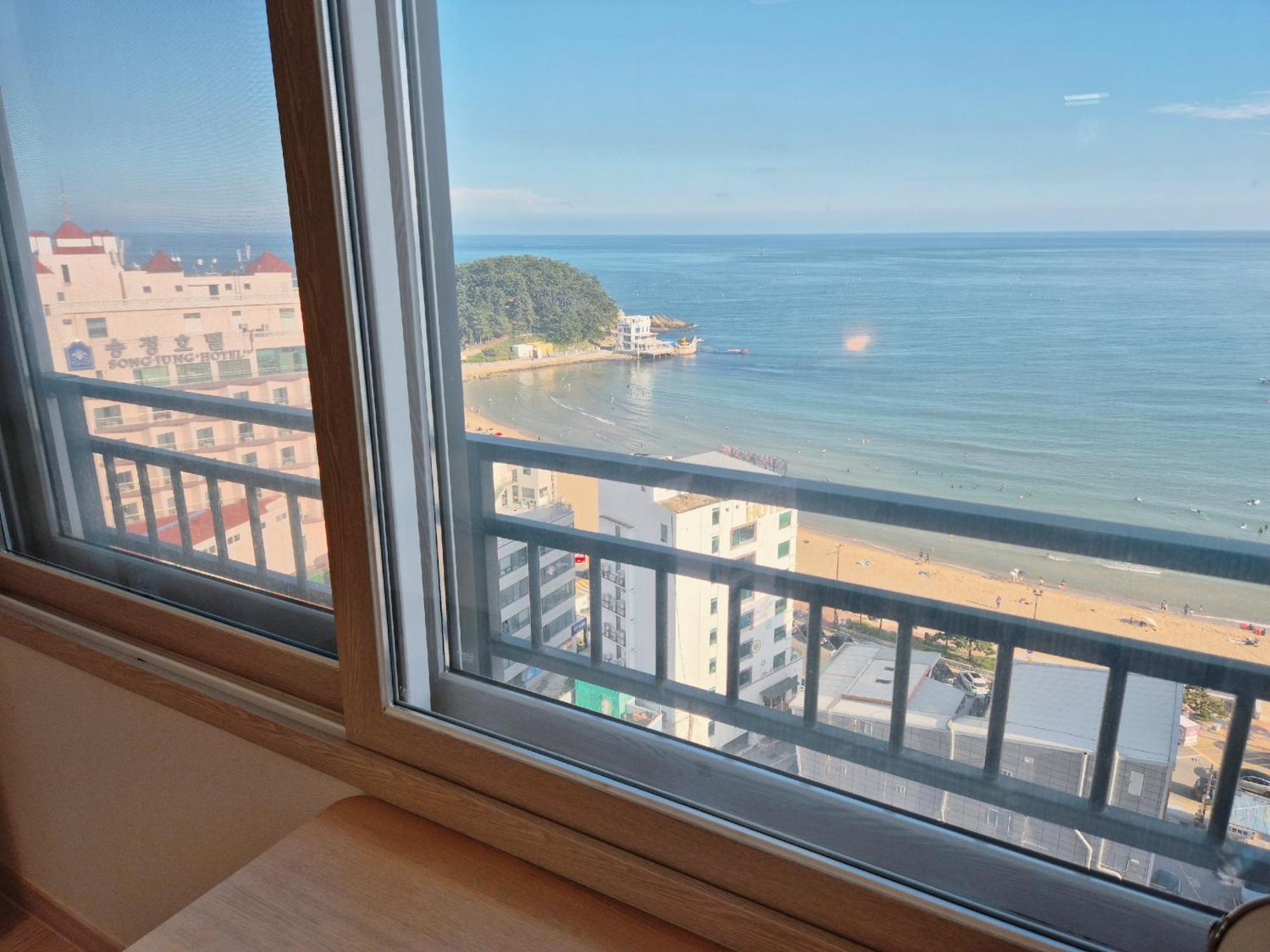 Hotel The First Ocean Songjeong *