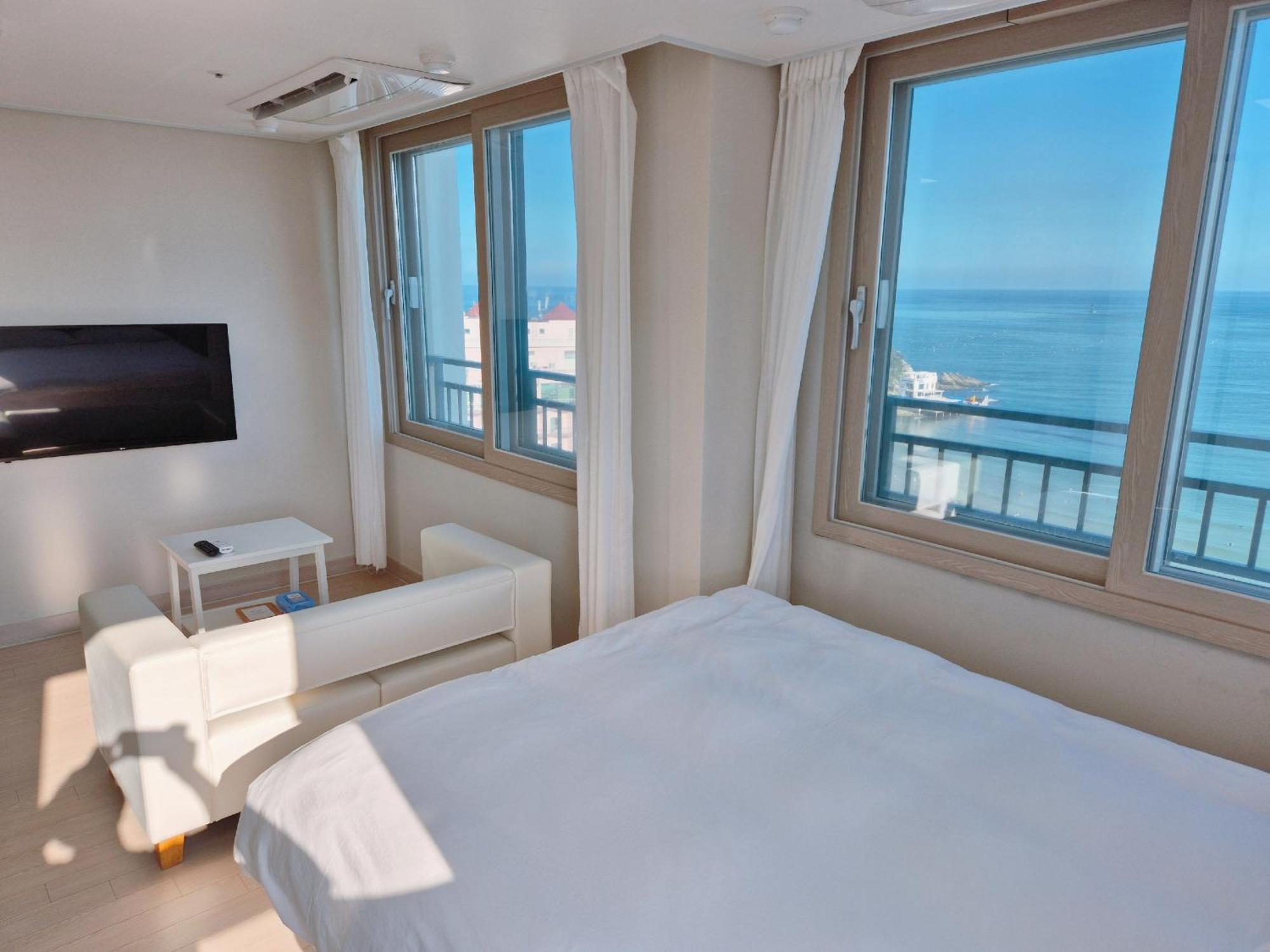 The First Ocean Songjeong Hotel *