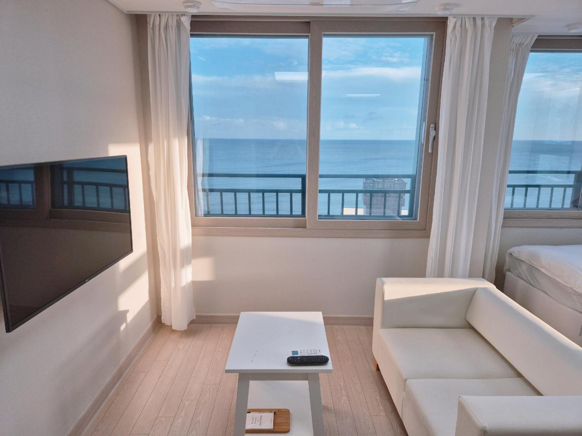 Hotel The First Ocean Songjeong *