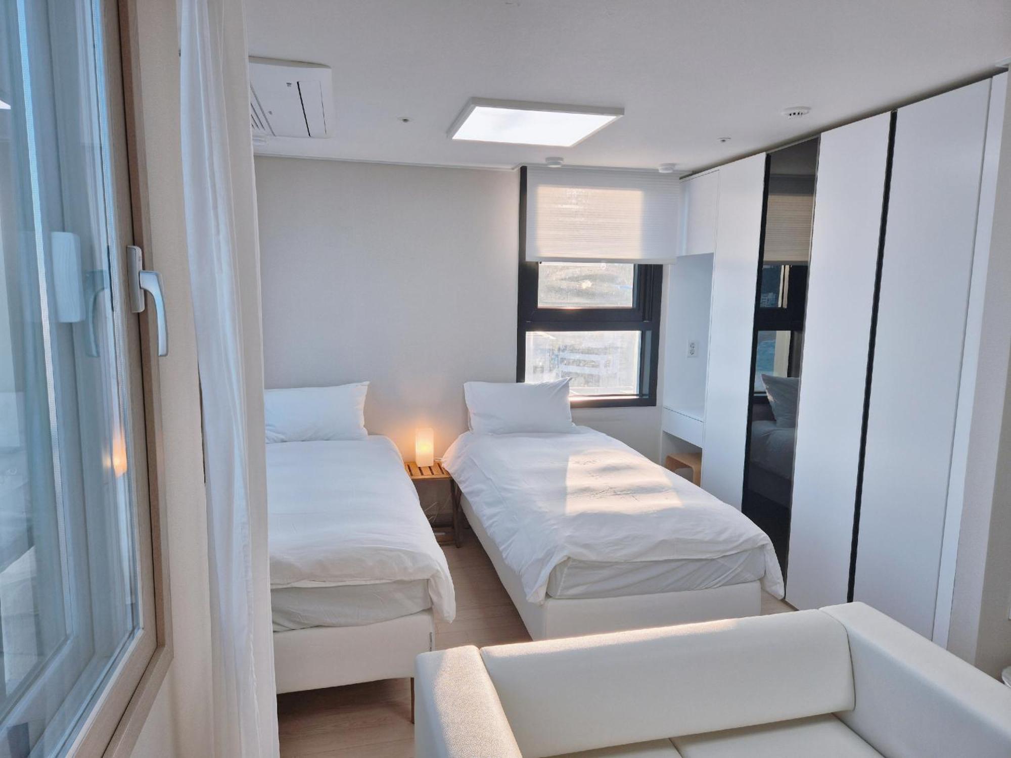 Hotel The First Ocean Songjeong *