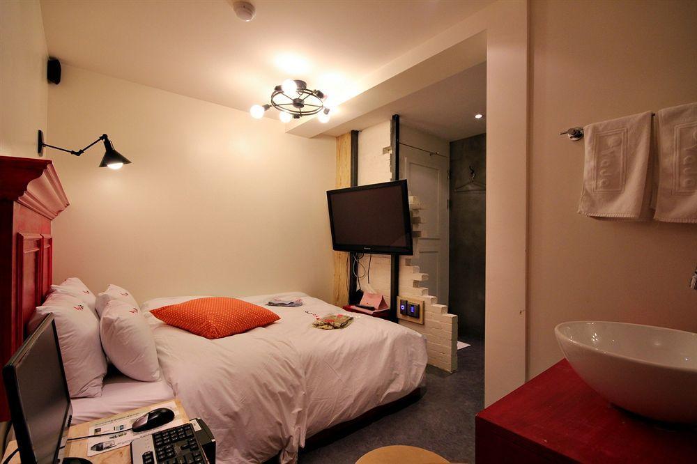Motel Yaja Lotte Department Store