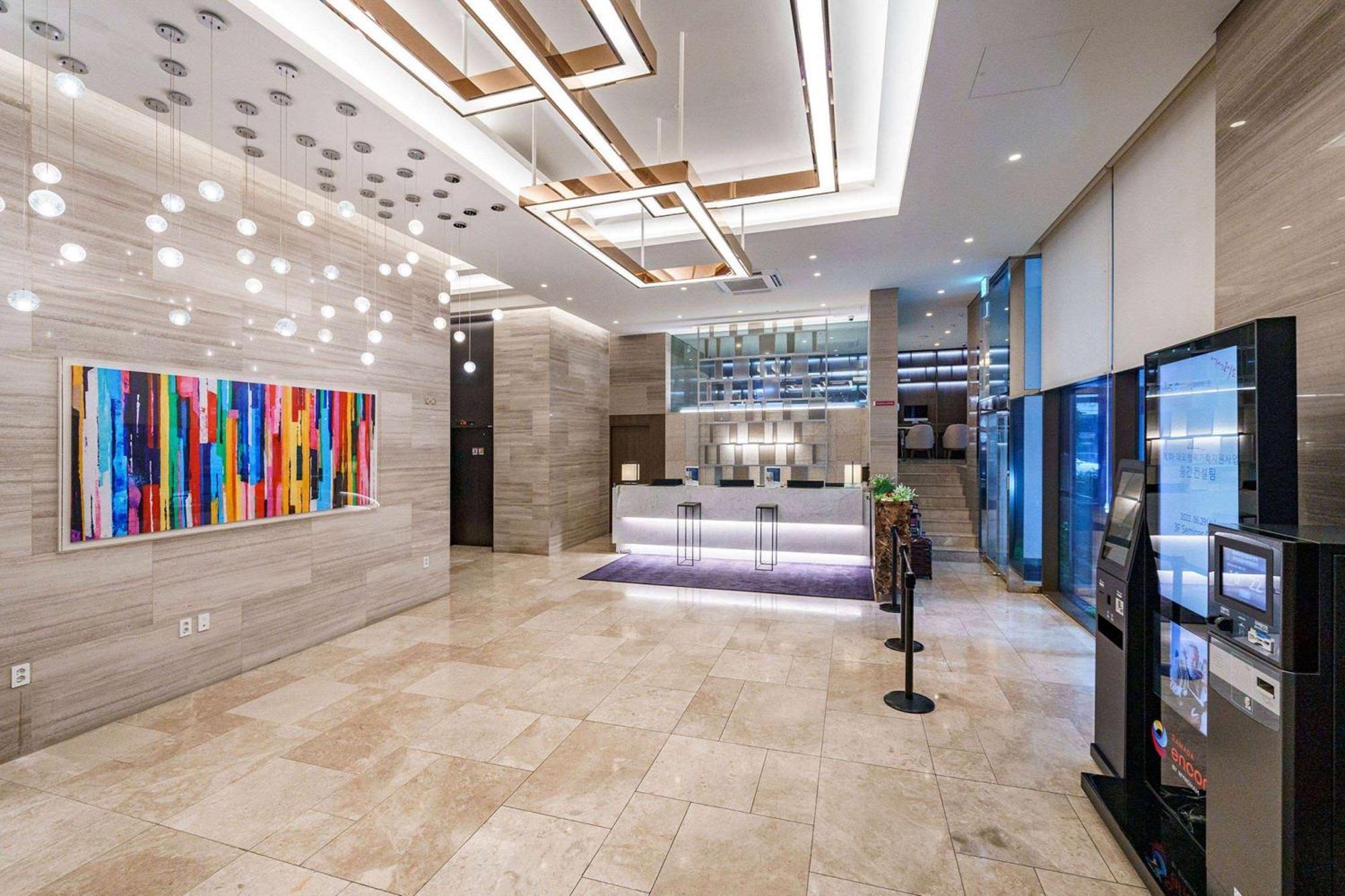 Hotel Ramada Encore By Wyndham Station