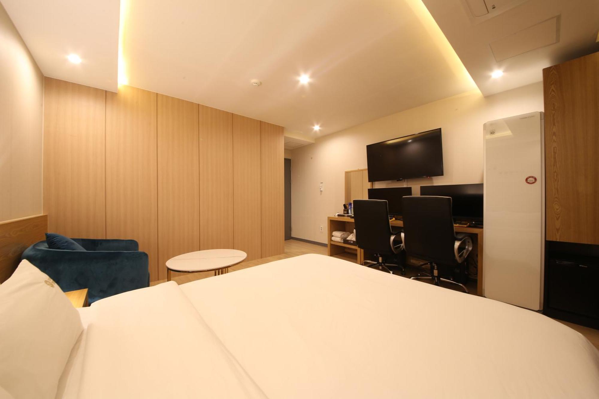 Prima Hotel 3*