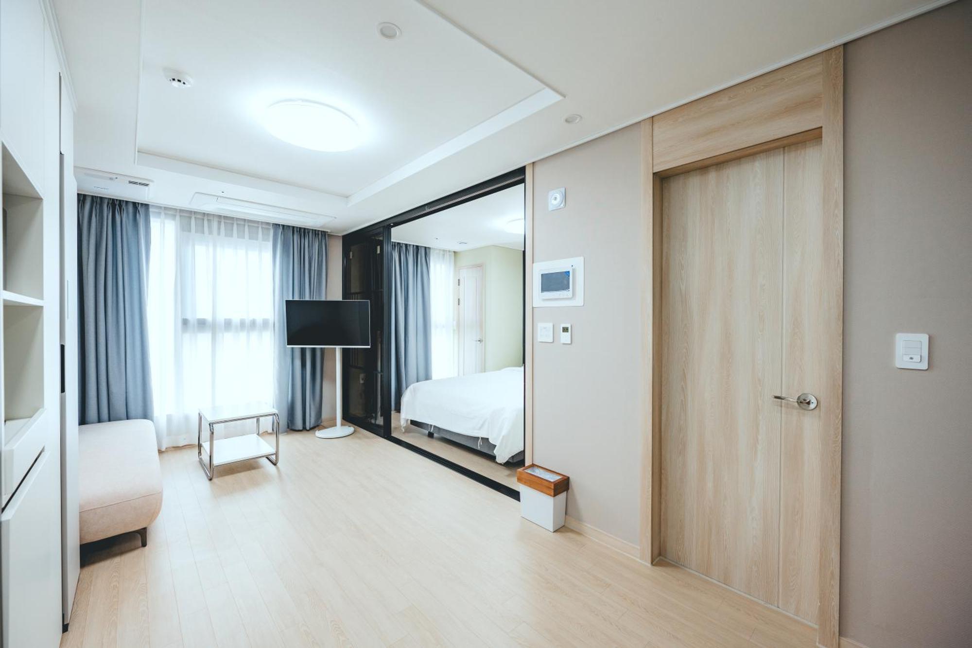 H Avenue Sasang Station Hotel