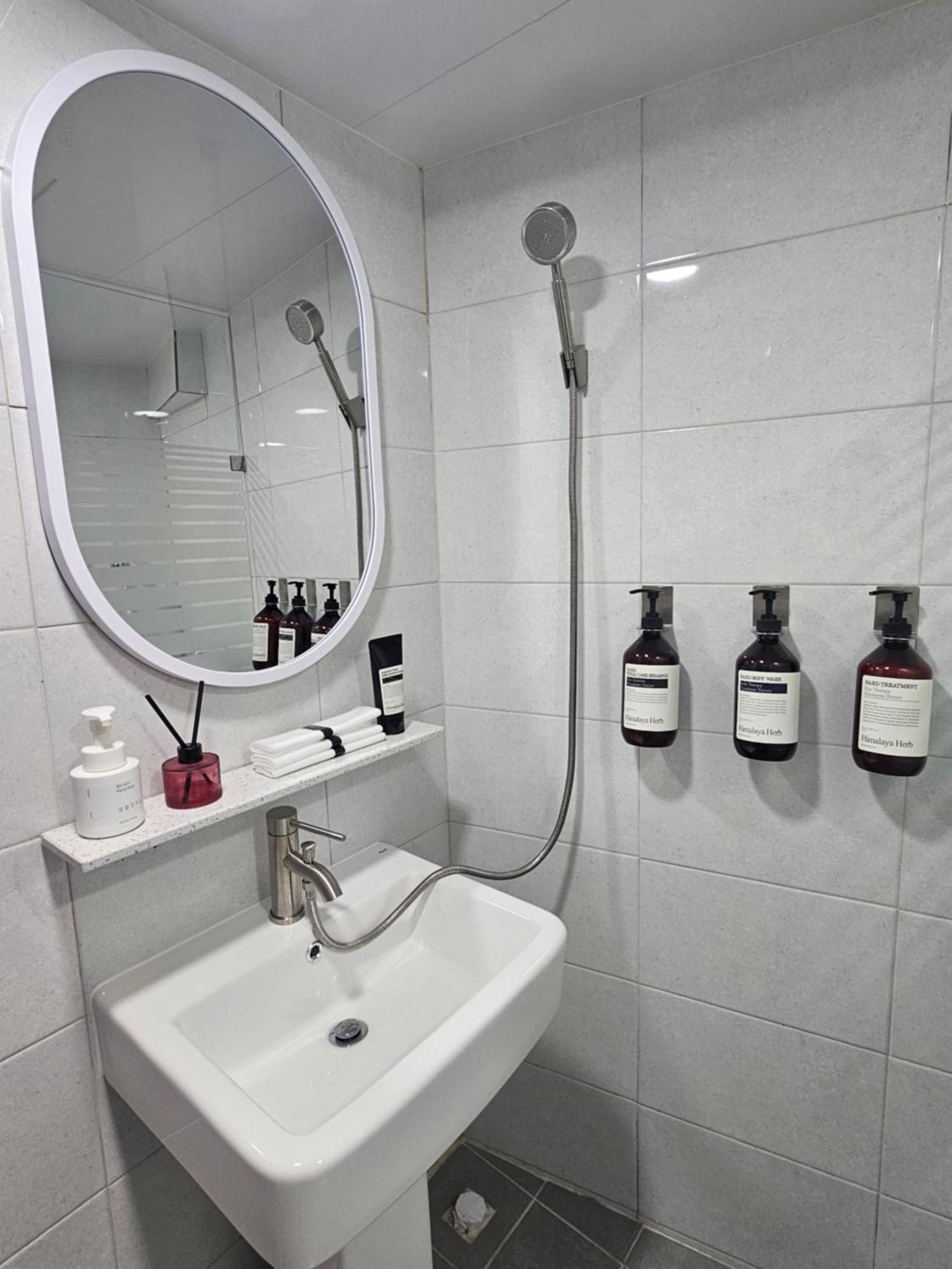 Apartment Subway 6min #2 #2 Queen Beds #hotel Bedding #ott #table#1st Floor *