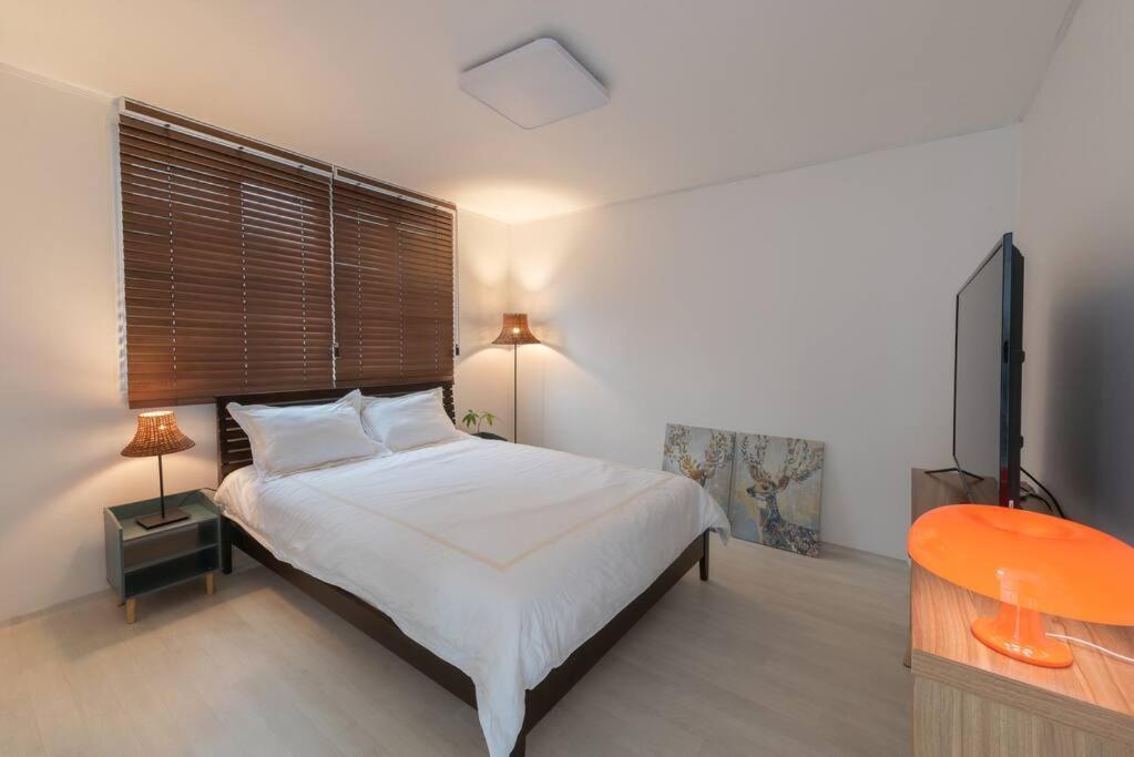 New Open - Walking Distance To Seomyeon, Max 6pax, Three Rooms, 1 Complimentary Parking Villa Busan