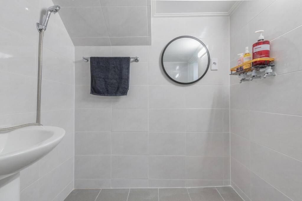 Villa New Open - Walking Distance To Seomyeon, Max 6pax, Three Rooms, 1 Complimentary Parking *