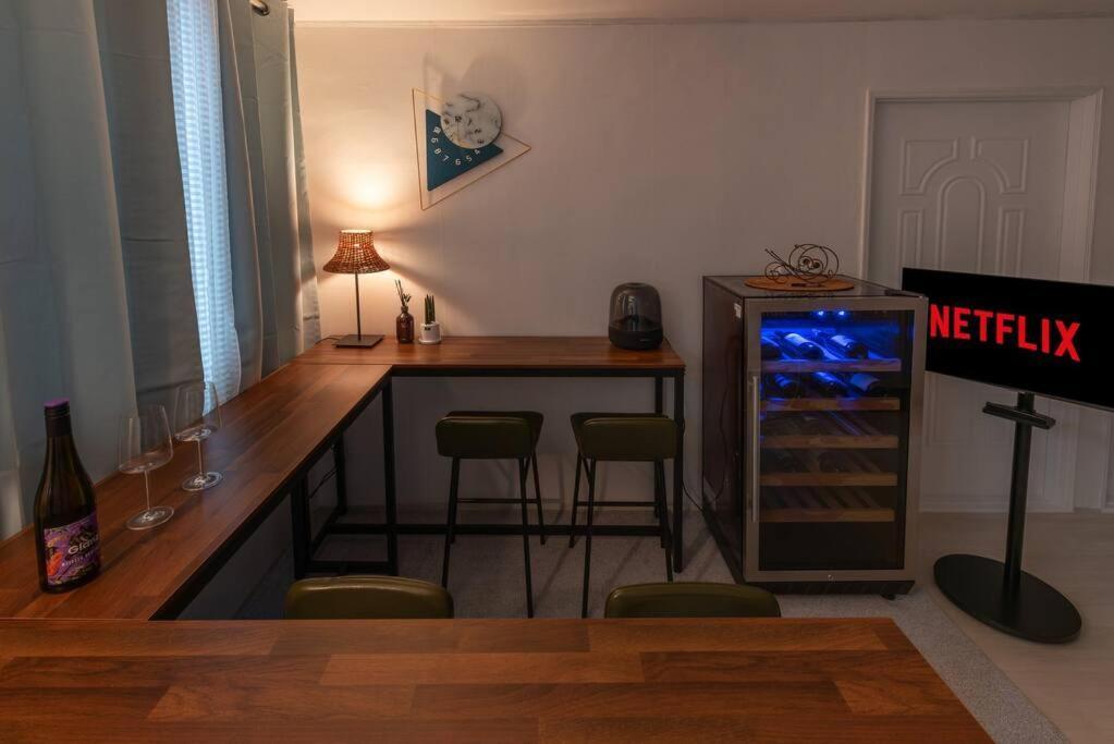 New Open - Walking Distance To Seomyeon, Max 6pax, Three Rooms, 1 Complimentary Parking Villa *
