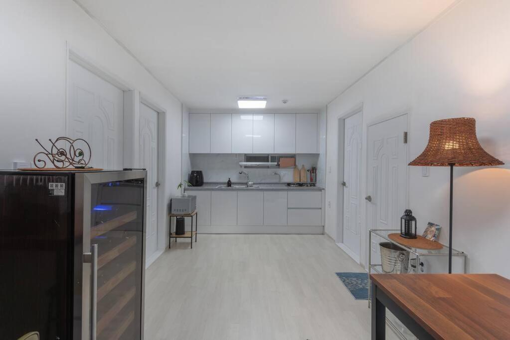 Villa New Open - Walking Distance To Seomyeon, Max 6pax, Three Rooms, 1 Complimentary Parking *