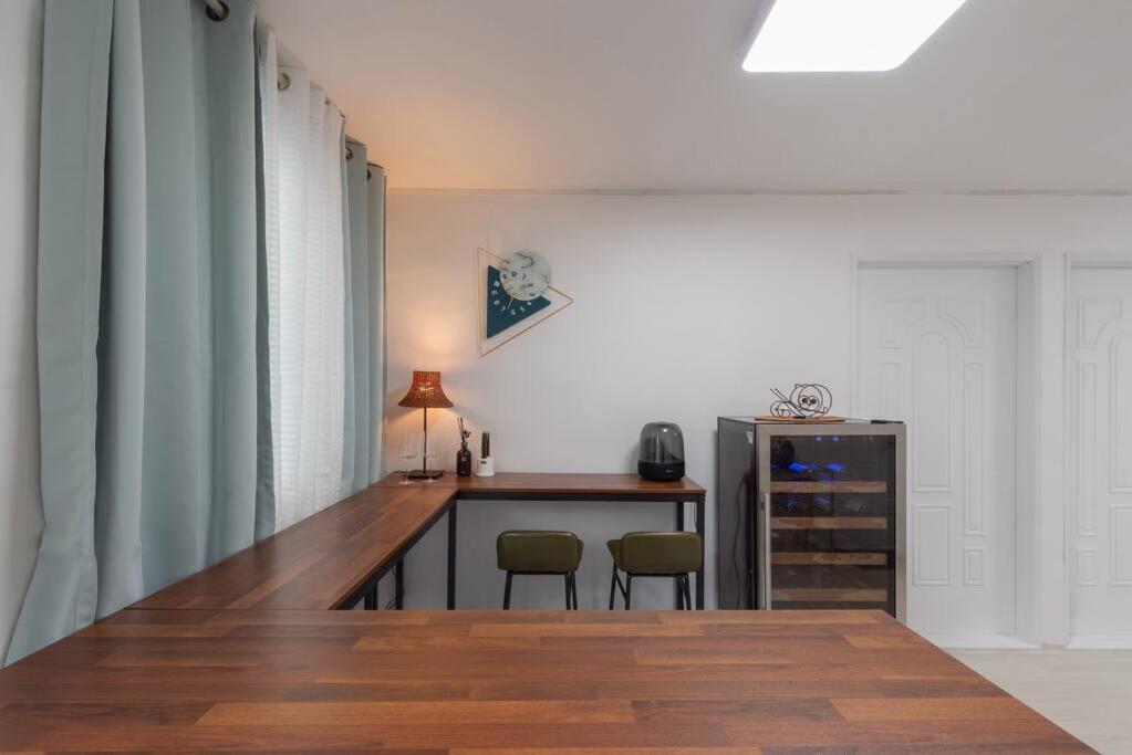 New Open - Walking Distance To Seomyeon, Max 6pax, Three Rooms, 1 Complimentary Parking Villa