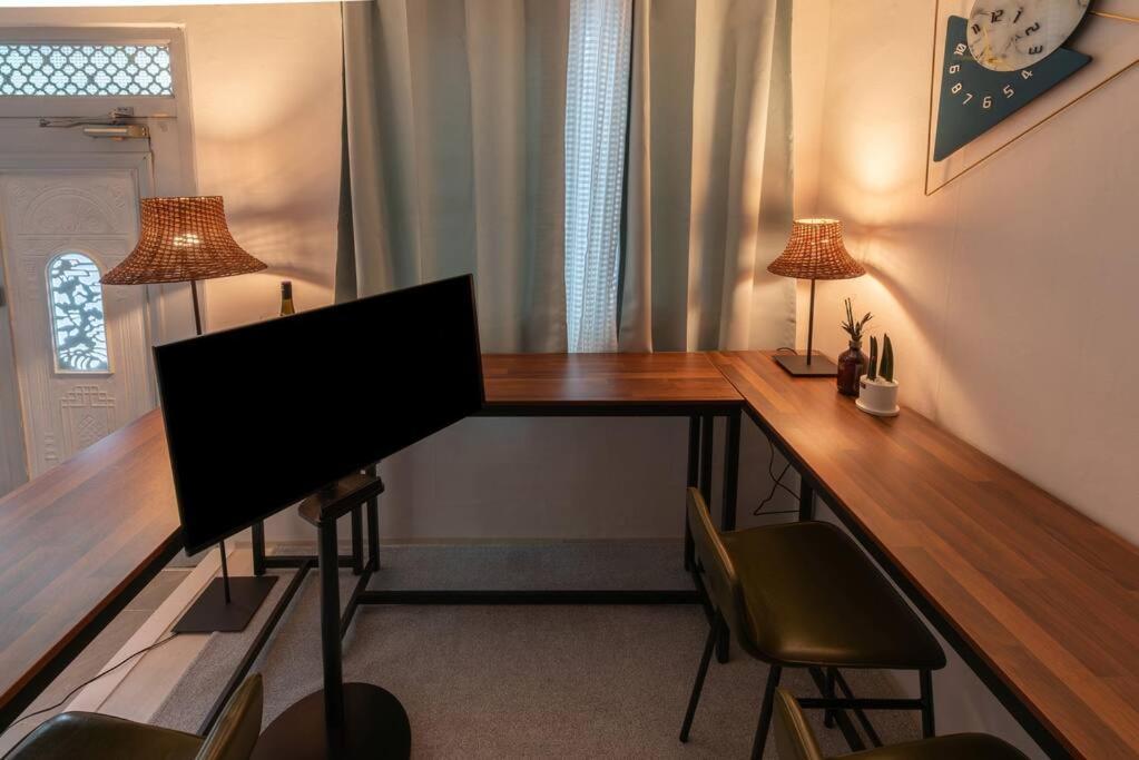New Open - Walking Distance To Seomyeon, Max 6pax, Three Rooms, 1 Complimentary Parking Busan