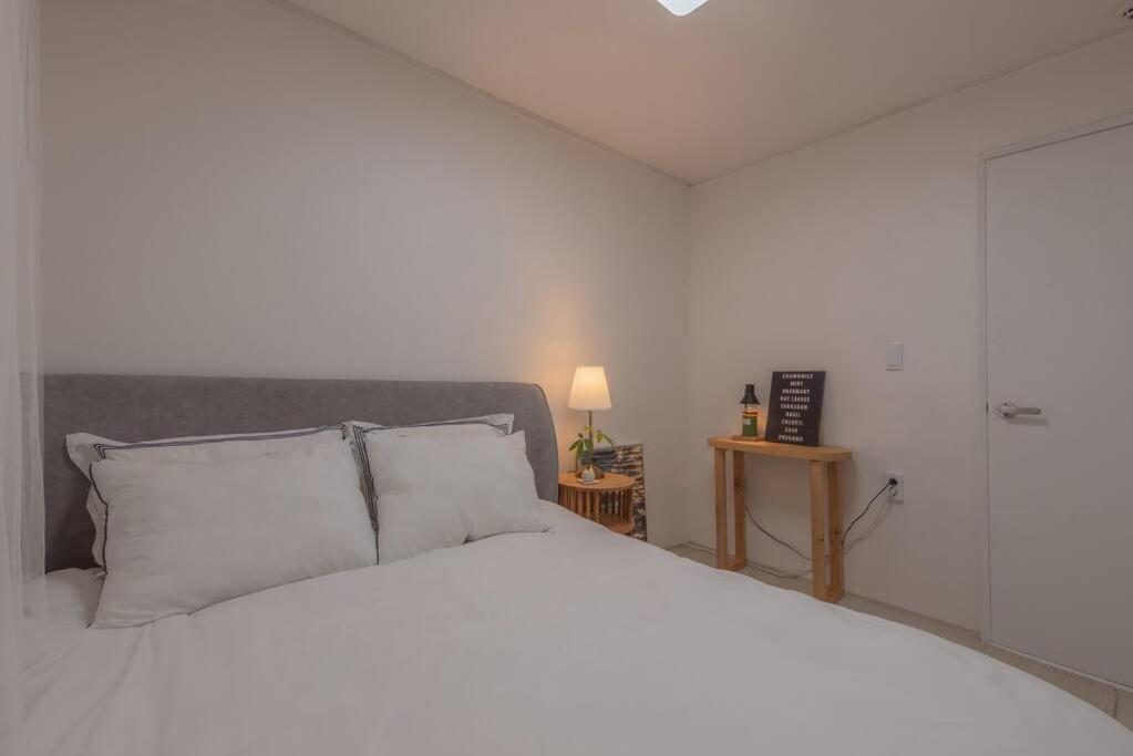 New Open - Walking Distance To Seomyeon, Max 6pax, Three Rooms, 1 Complimentary Parking * Busan
