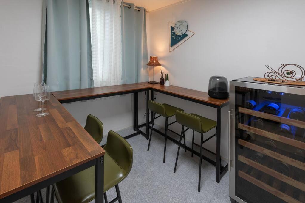 New Open - Walking Distance To Seomyeon, Max 6pax, Three Rooms, 1 Complimentary Parking Villa