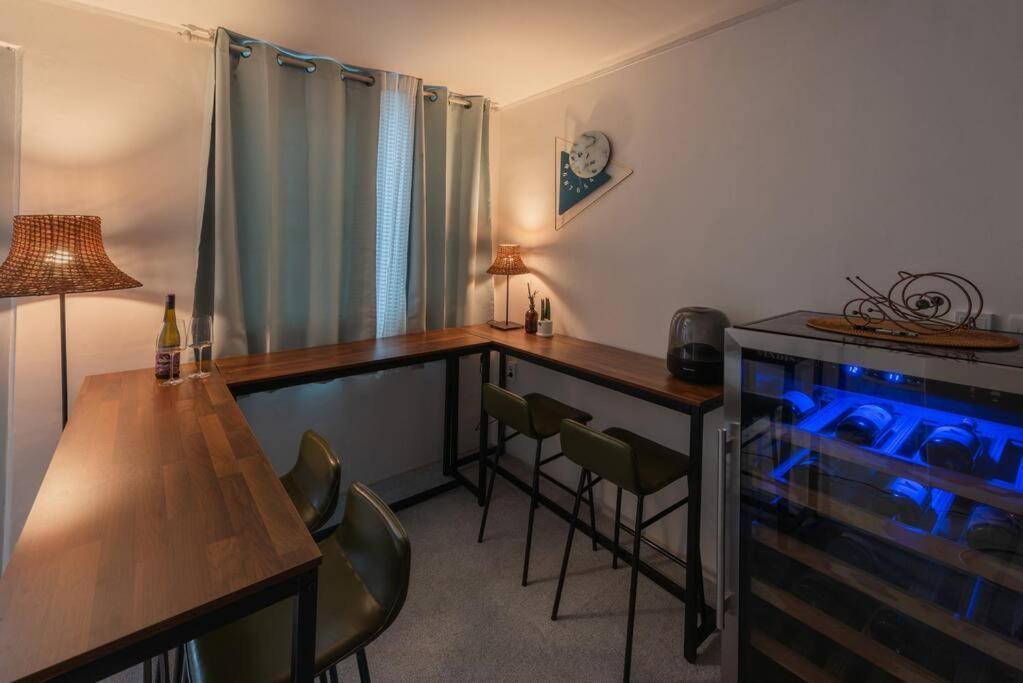 New Open - Walking Distance To Seomyeon, Max 6pax, Three Rooms, 1 Complimentary Parking