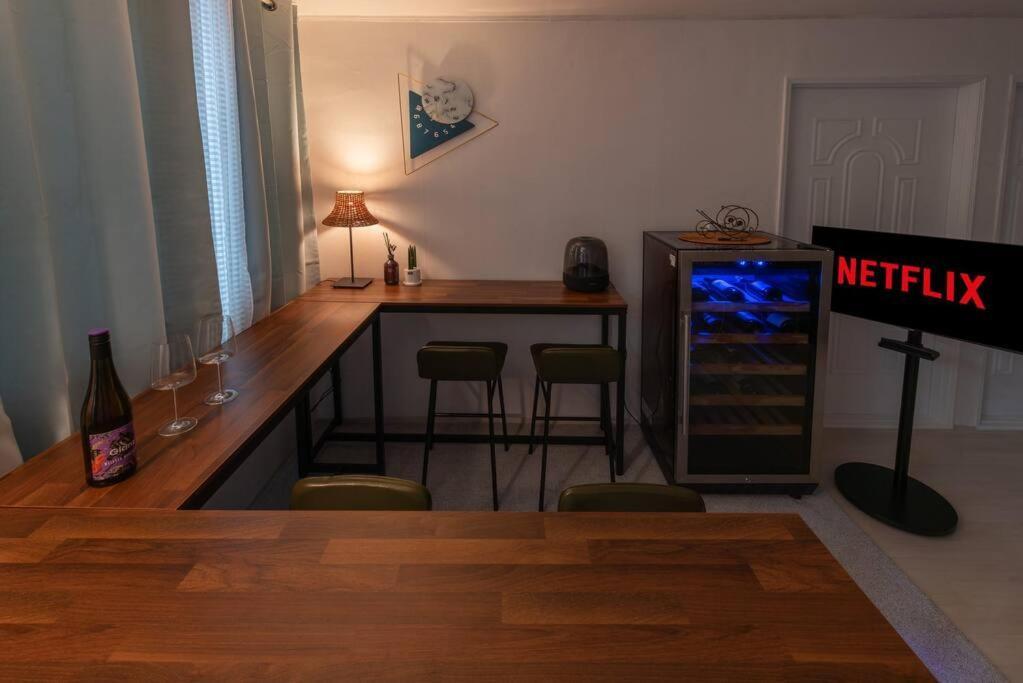New Open - Walking Distance To Seomyeon, Max 6pax, Three Rooms, 1 Complimentary Parking