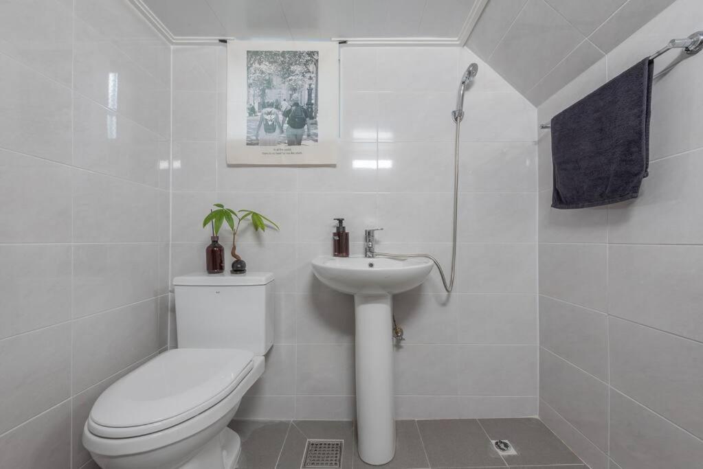 New Open - Walking Distance To Seomyeon, Max 6pax, Three Rooms, 1 Complimentary Parking Villa *