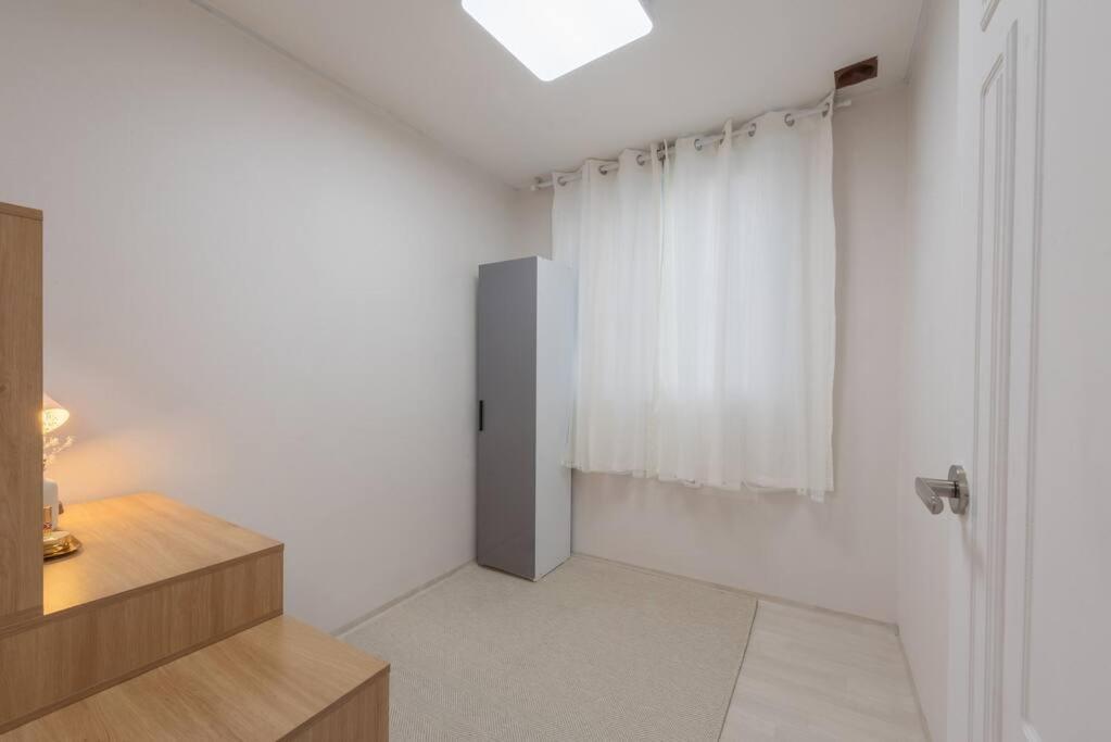 Villa New Open - Walking Distance To Seomyeon, Max 6pax, Three Rooms, 1 Complimentary Parking Busan