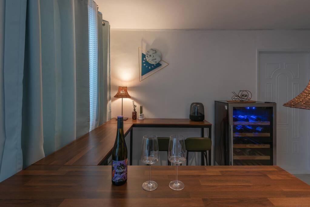 New Open - Walking Distance To Seomyeon, Max 6pax, Three Rooms, 1 Complimentary Parking *
